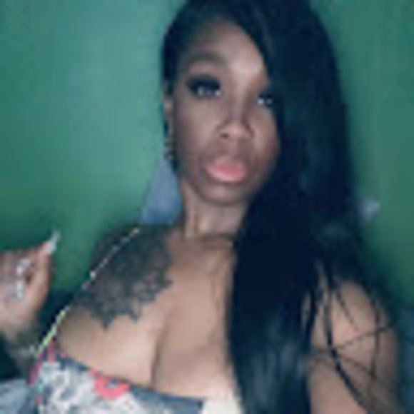 Meet your Posher, Latausha - Picture 1 of 1